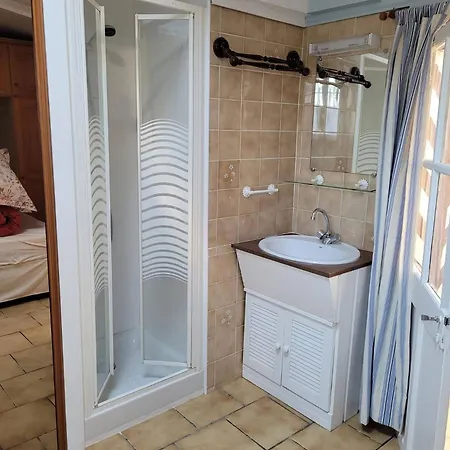 D'hotes Chez Claire Bed & Breakfast